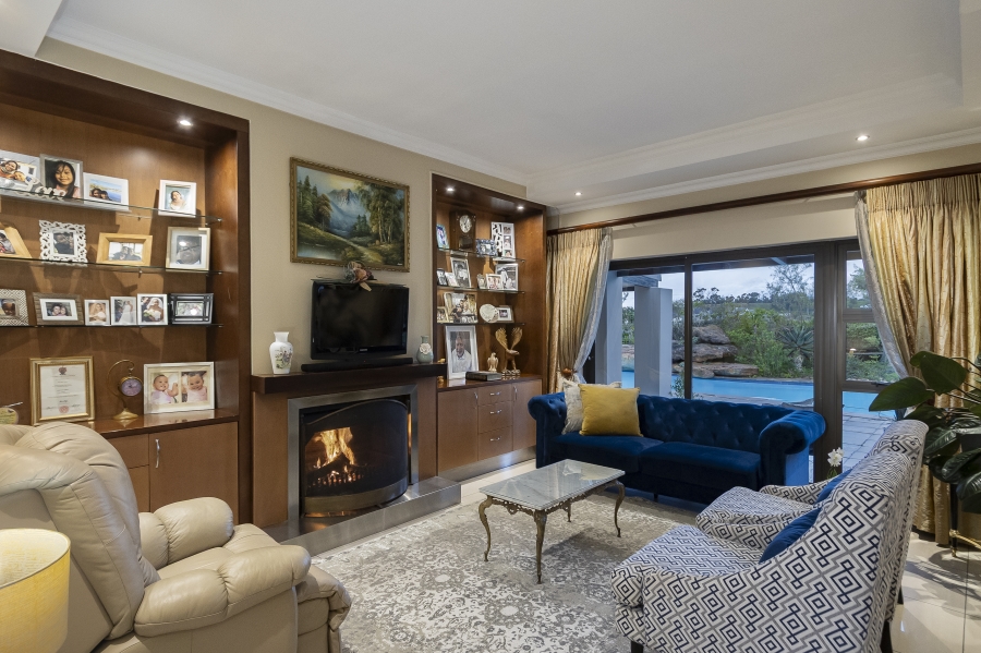 5 Bedroom Property for Sale in De Wijnlanden Residential Estate Western Cape